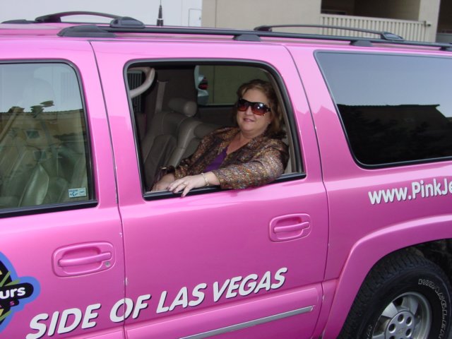 vickiandthepinkjeep2.jpg
